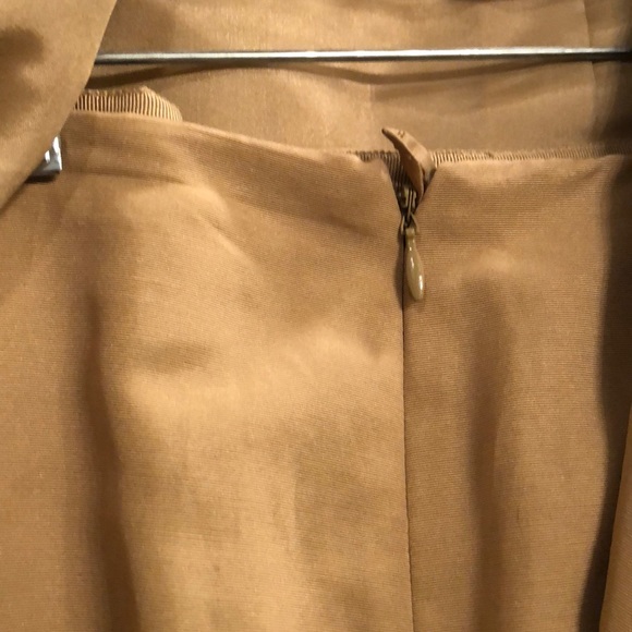 Suit - Picture 4 of 6